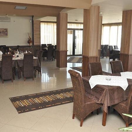 Hotel Extra Lion Md Ni Restaurang bild